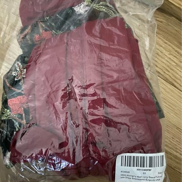 New women’s gorgeous dress with sheer floral sleeves size Large - Picture 8 of 9